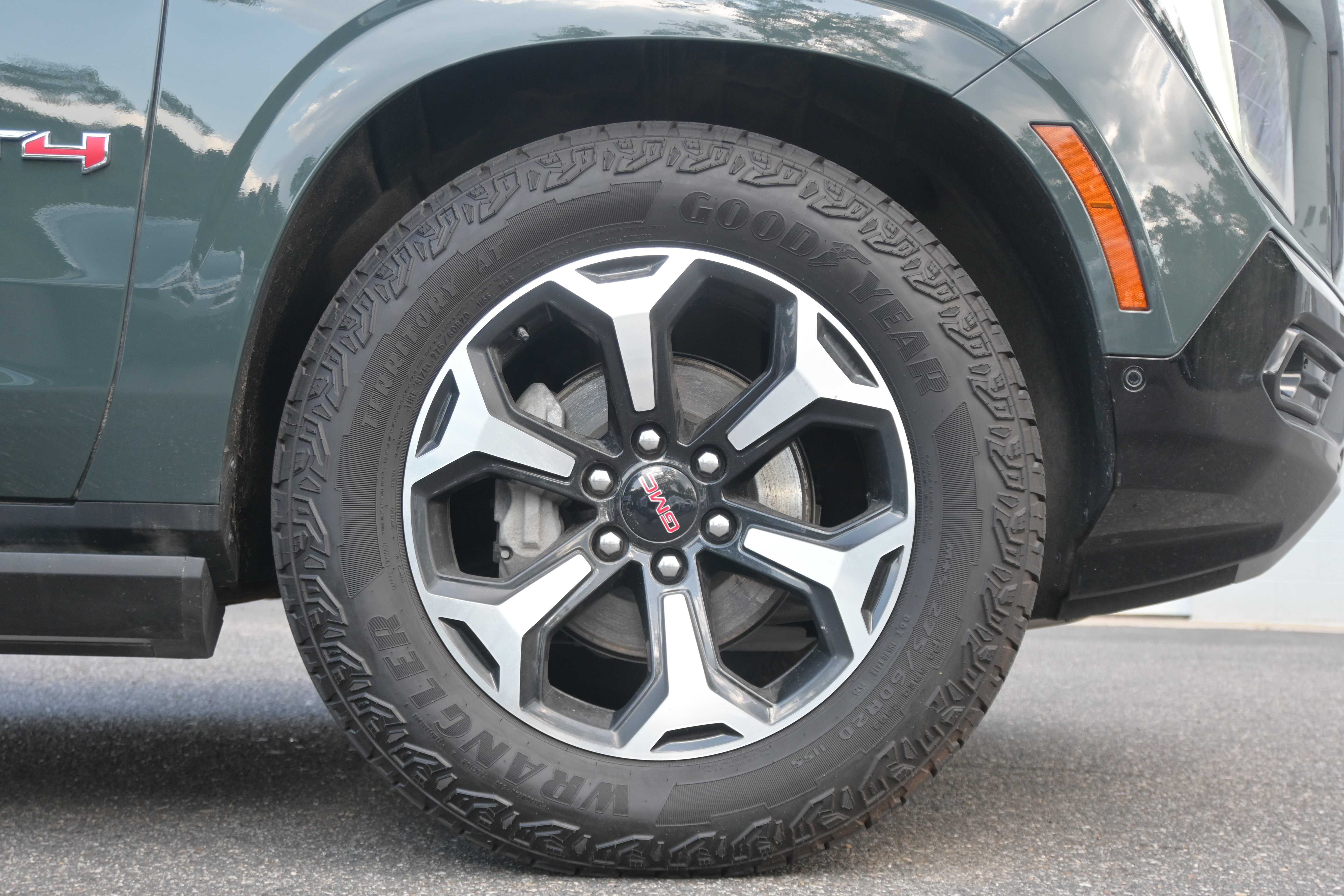 Used 2026 GMC Yukon AT4 AWD/4WD image 13