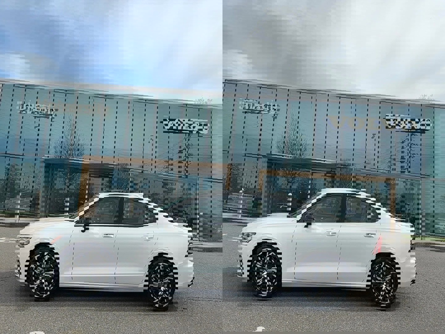 Certified 2025 Volvo S60 B5 Plus image 1