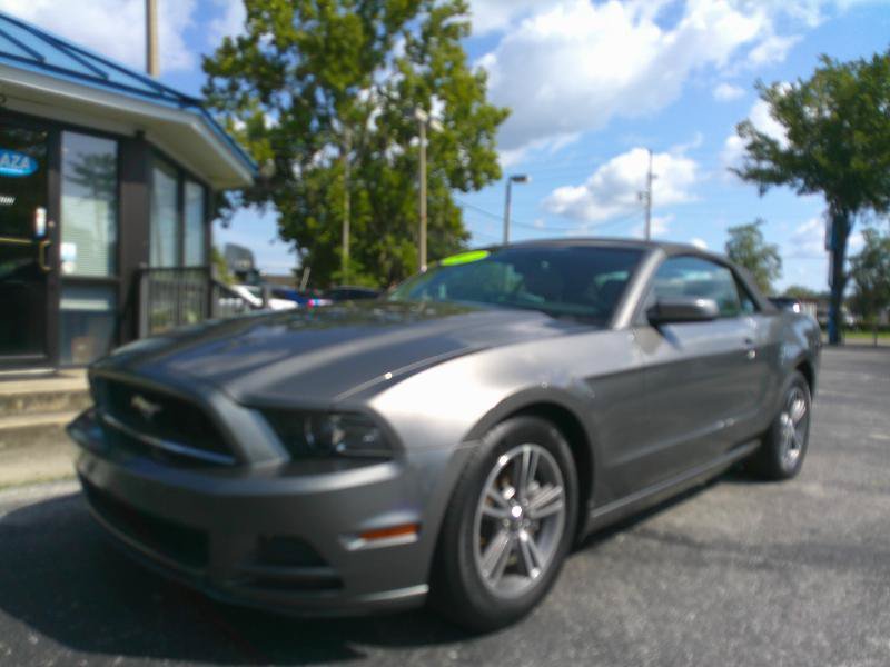 Used 2013 Ford Mustang Premium RWD image 2