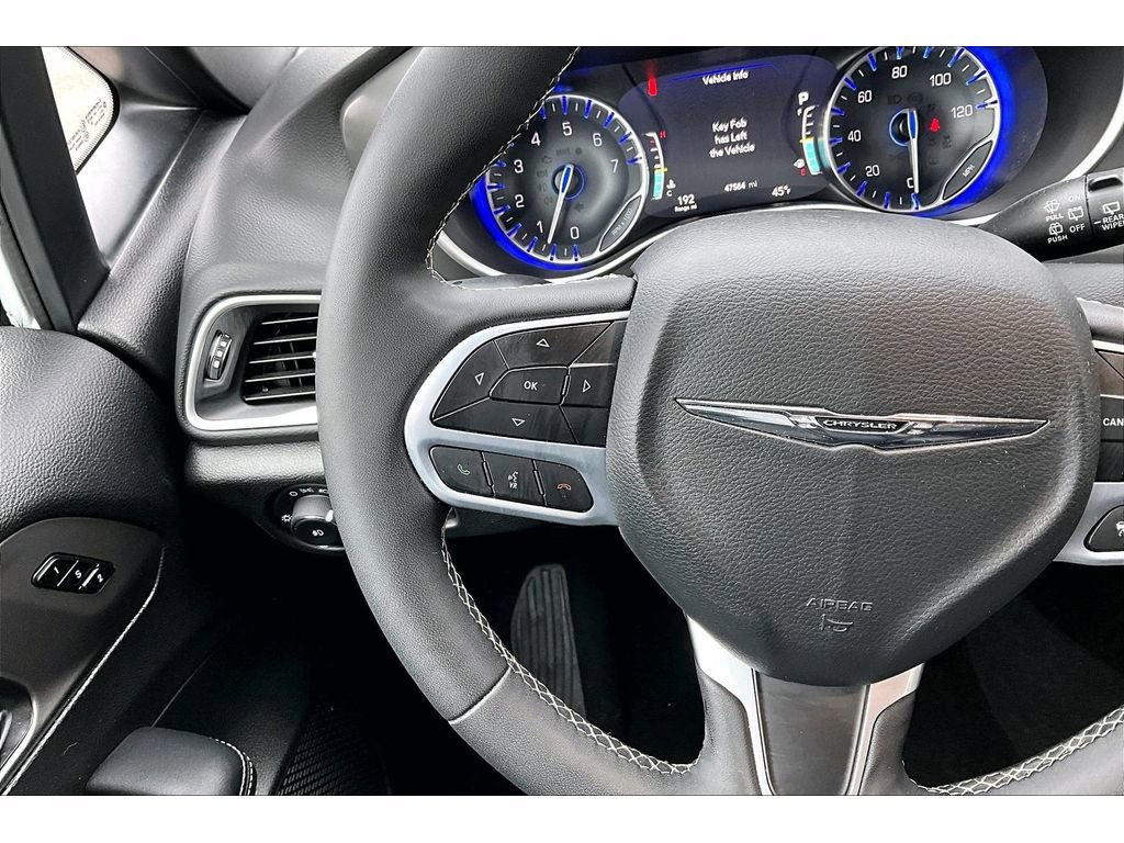 Used 2025 Chrysler Pacifica Select image 25