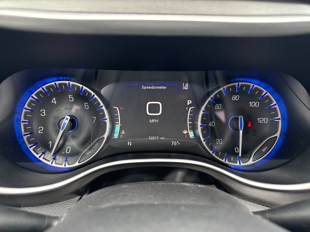 Used 2024 Chrysler Pacifica Touring-L FWD image 11