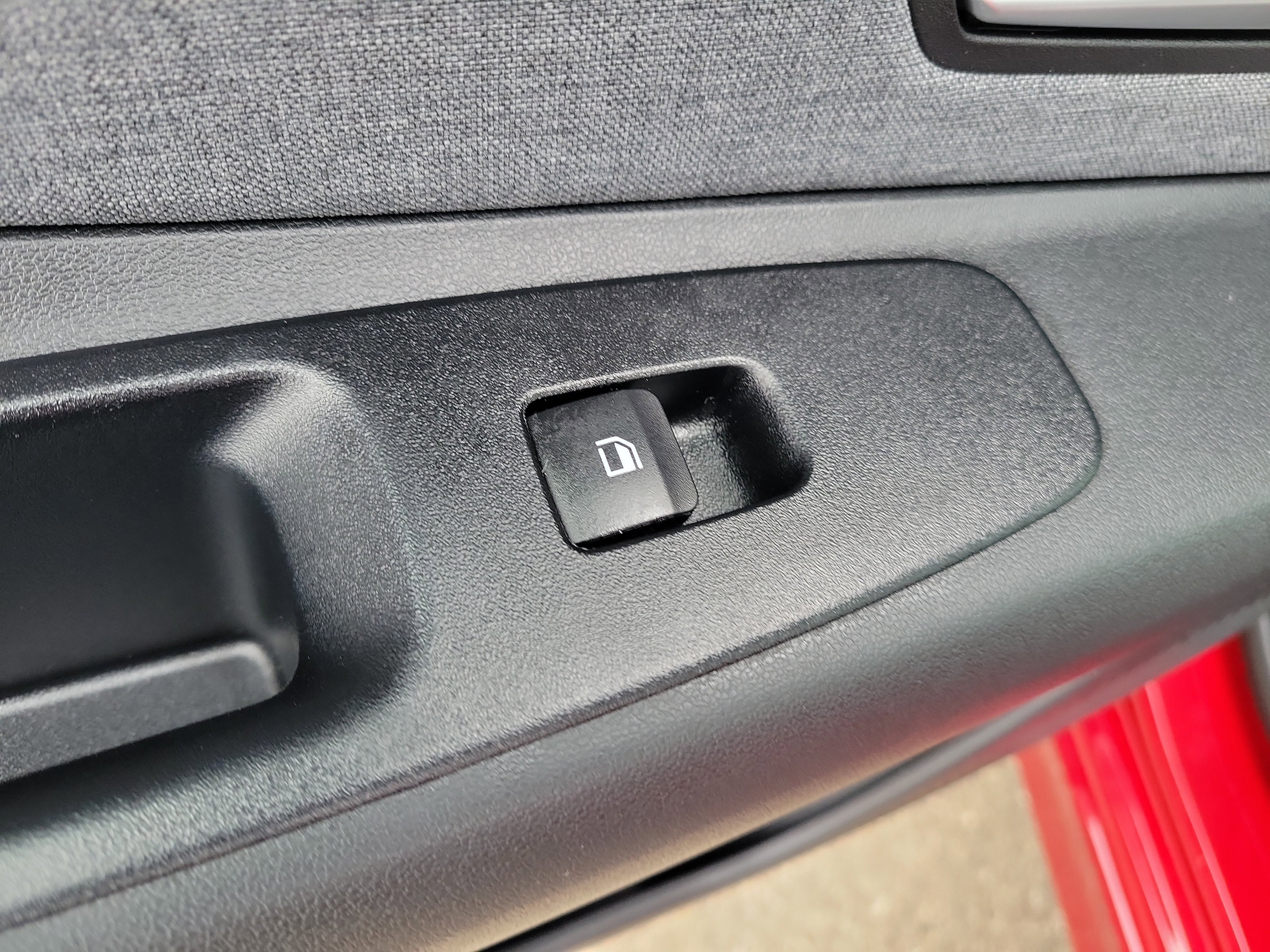 Used 2023 Hyundai Elantra Limited image 15