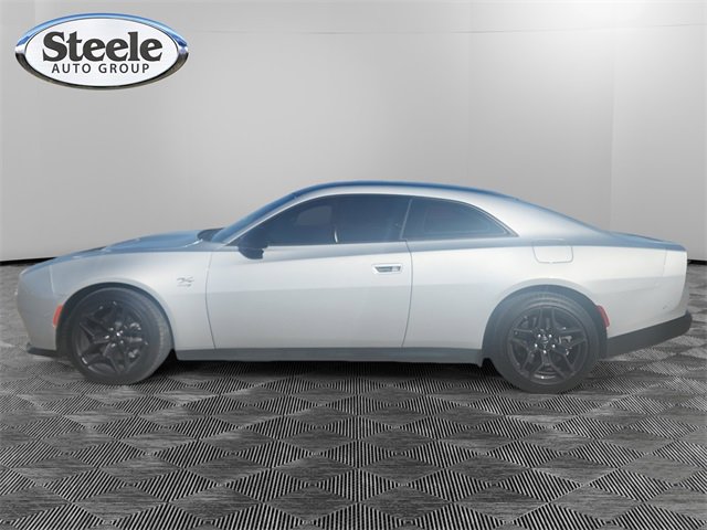 Used 2024 Dodge Charger R/T w/ Plus Group image 2