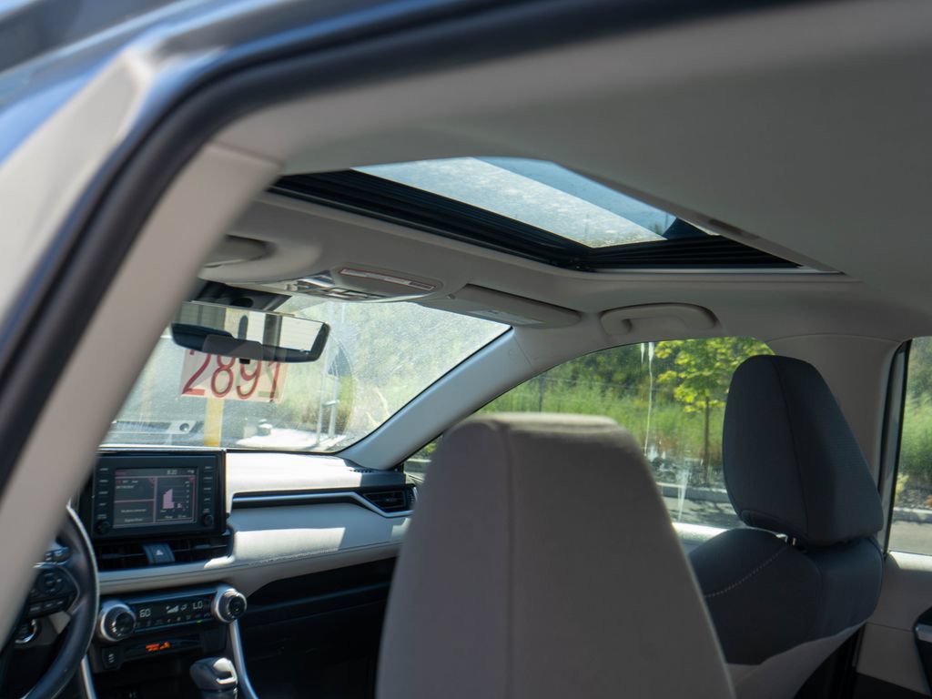 Used 2019 Toyota RAV4 XLE w/ Carpet Mat Package FWD image 14