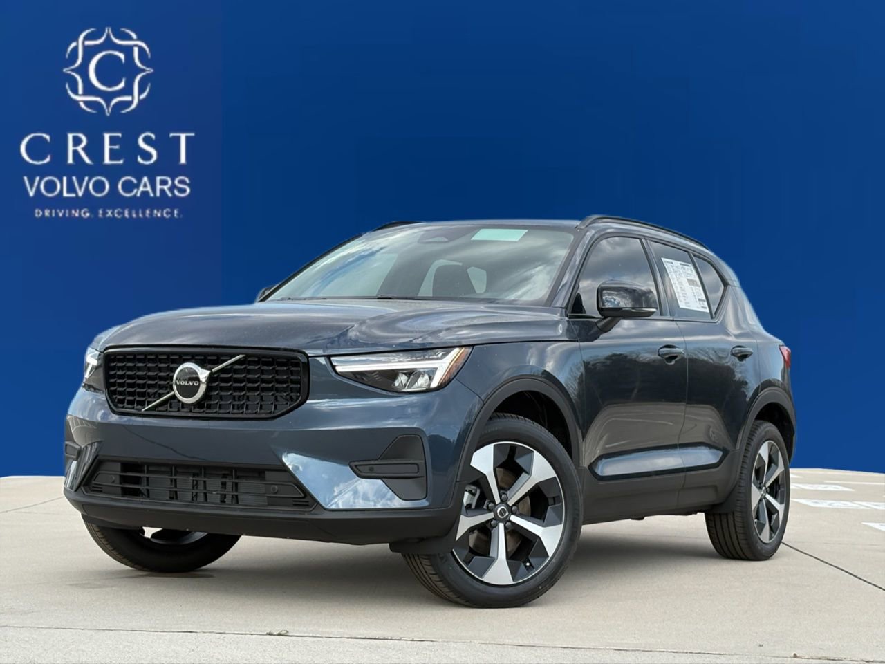 New 2026 Volvo XC40 B5 Core w/ Climate Package