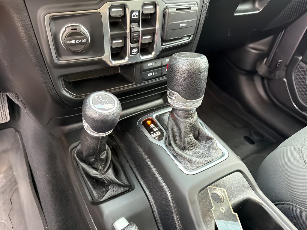 Used 2021 Jeep Gladiator Sport AWD/4WD image 32