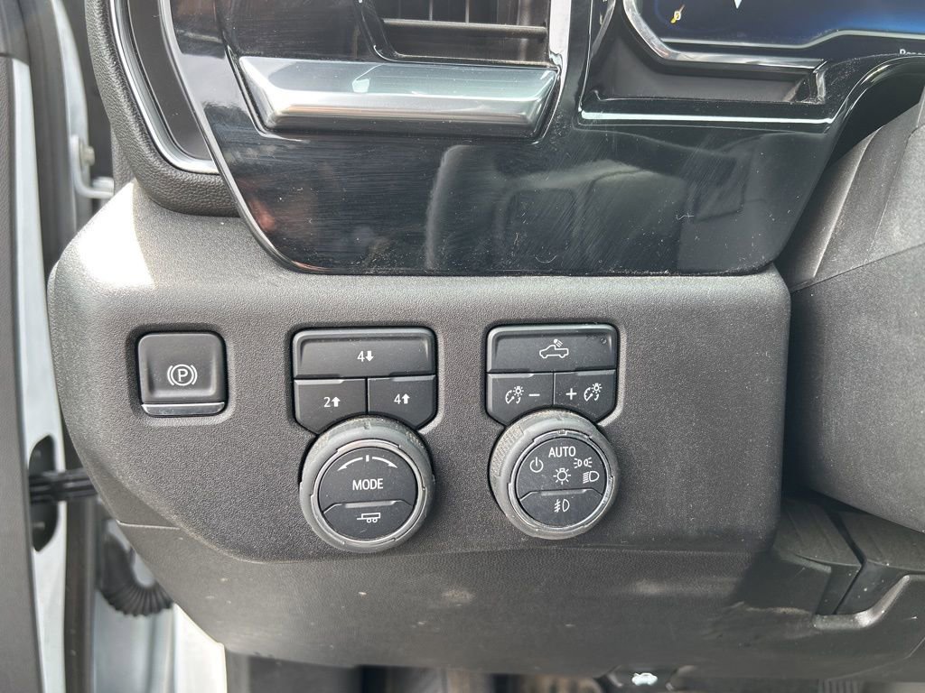 Used 2025 Chevrolet Silverado 2500 LT w/ Convenience Package image 22