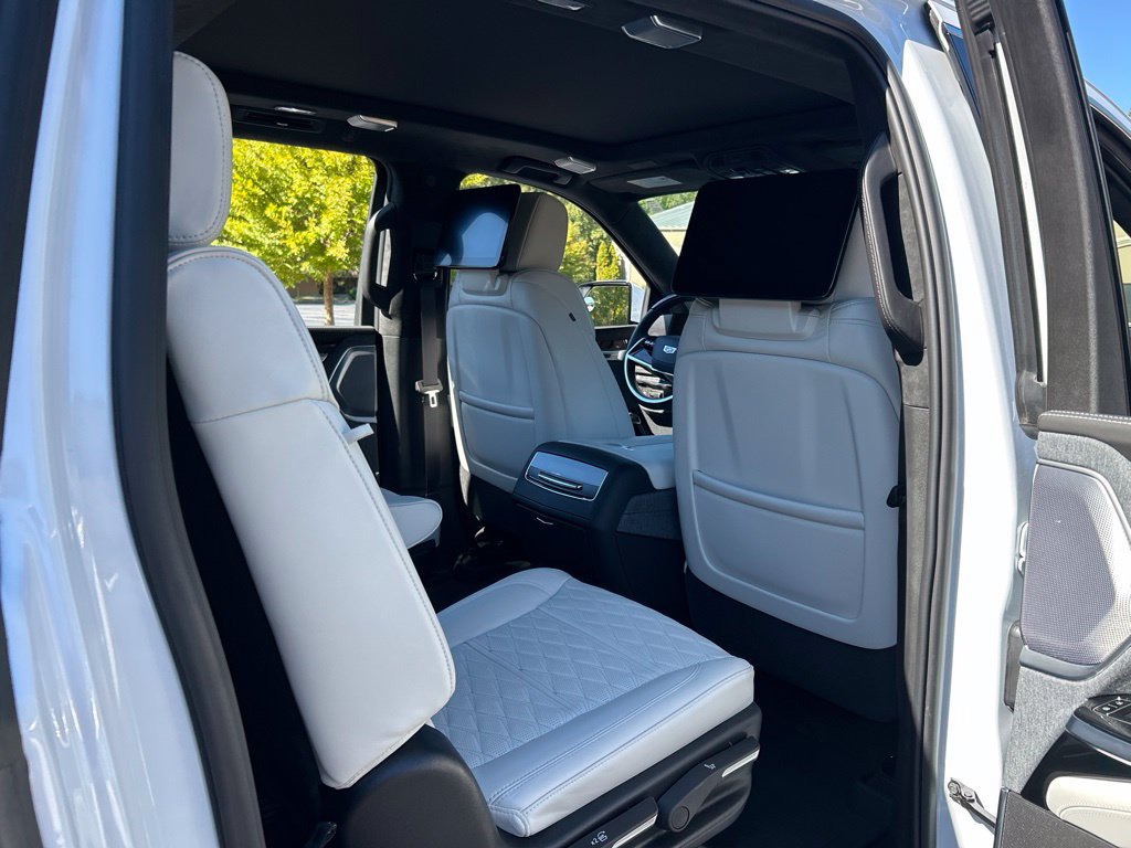 Used 2026 Cadillac Escalade ESV Platinum Luxury w/ LPO, Floor Liner Package AWD/4WD image 64