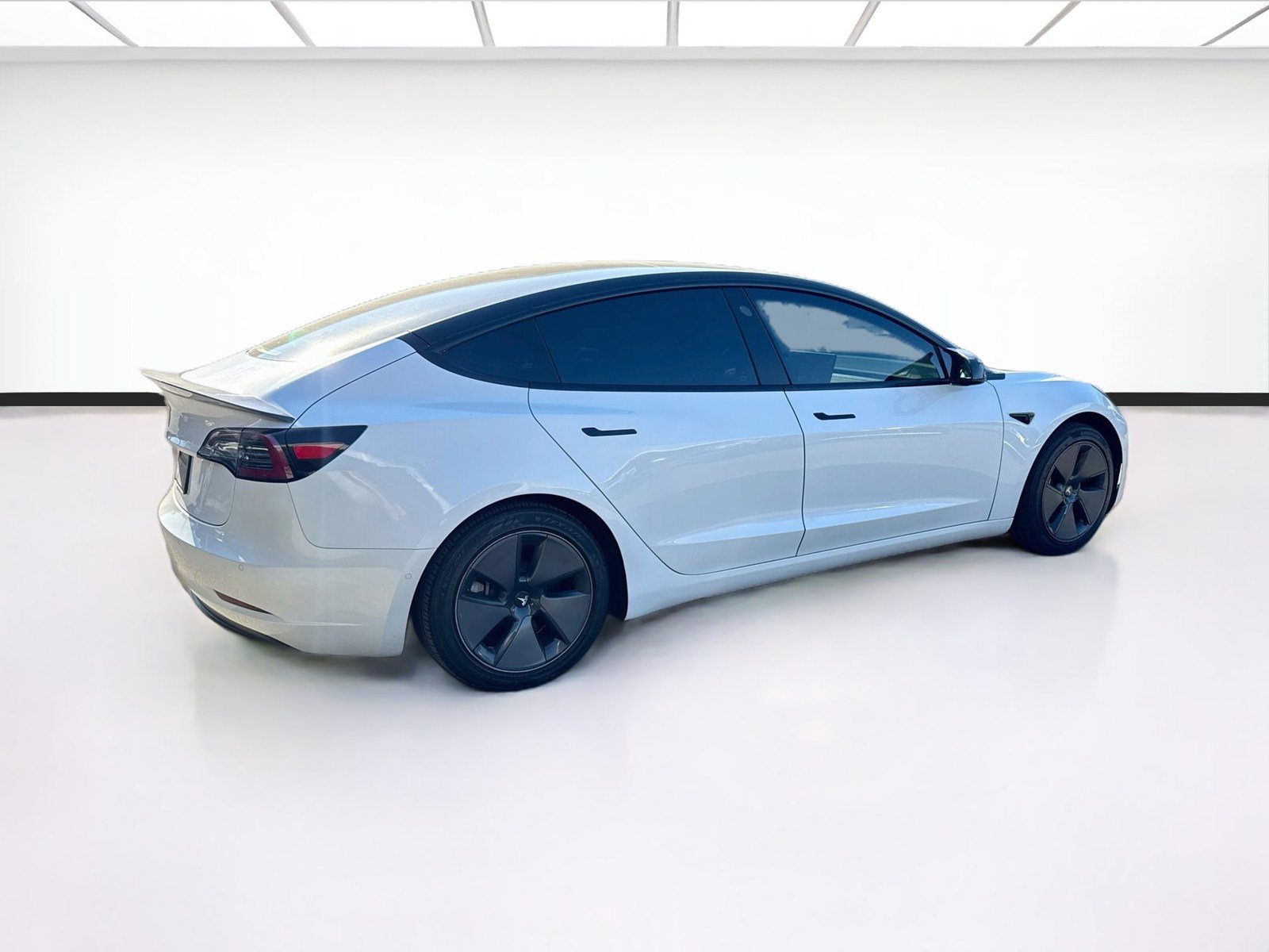 Used 2021 Tesla Model 3 Standard Range Plus RWD image 4