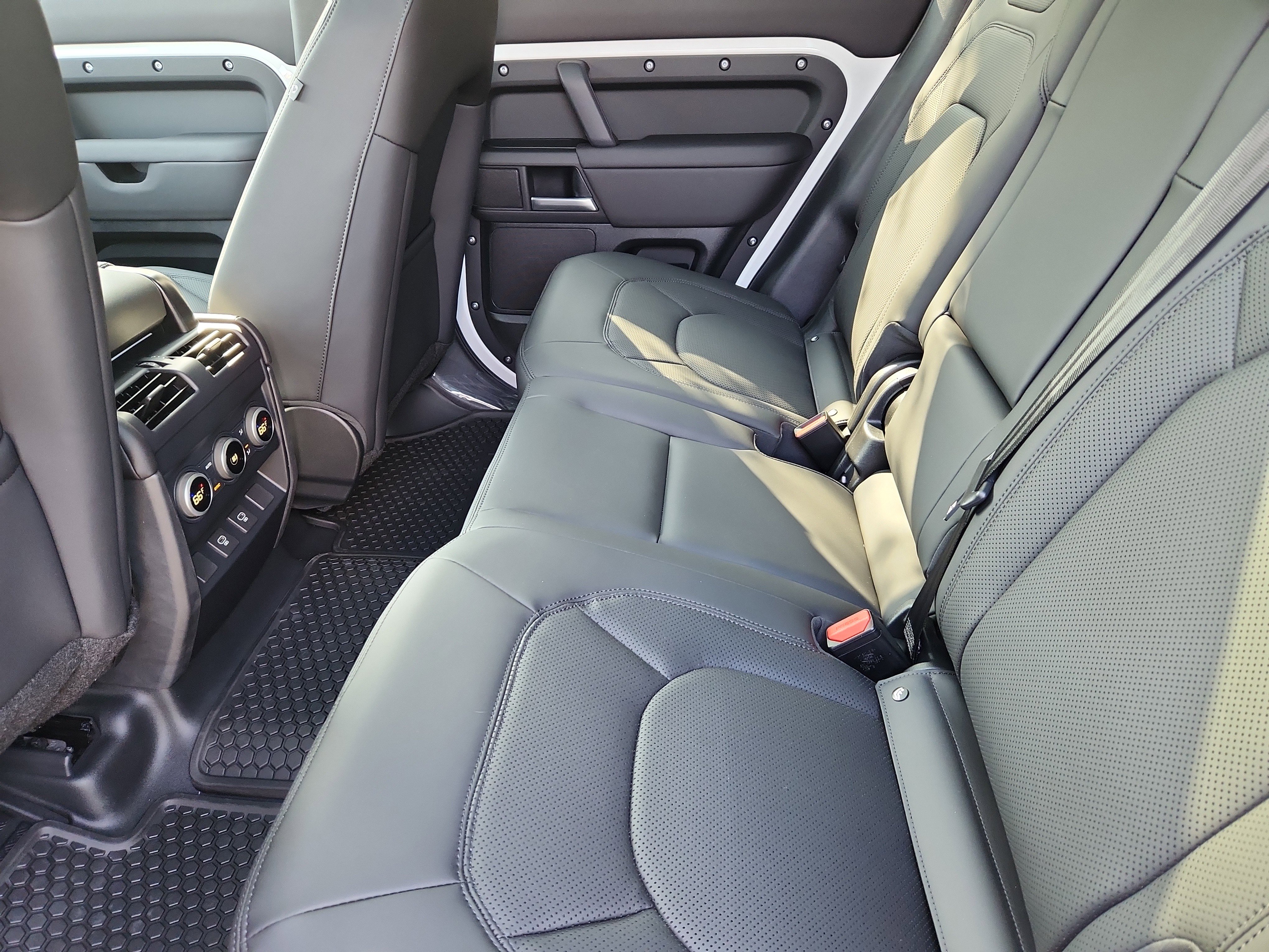 Used 2025 Land Rover Defender 110 S image 5