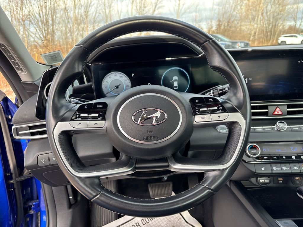 Certified 2023 Hyundai Elantra Limited w/ Preferred Accessory Package image 22