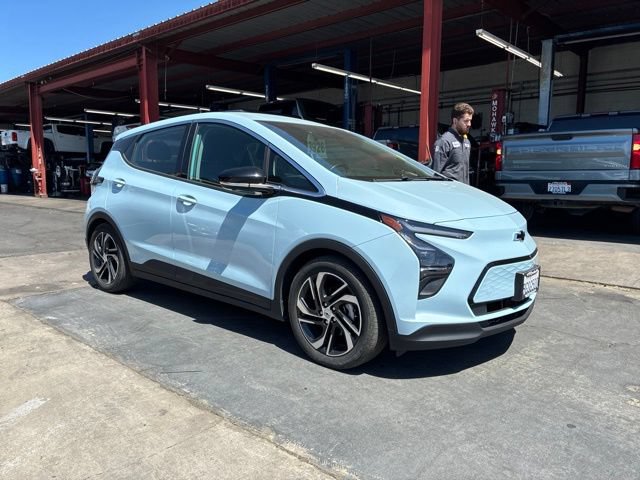 Used 2023 Chevrolet Bolt LT w/ Infotainment Package FWD image 2