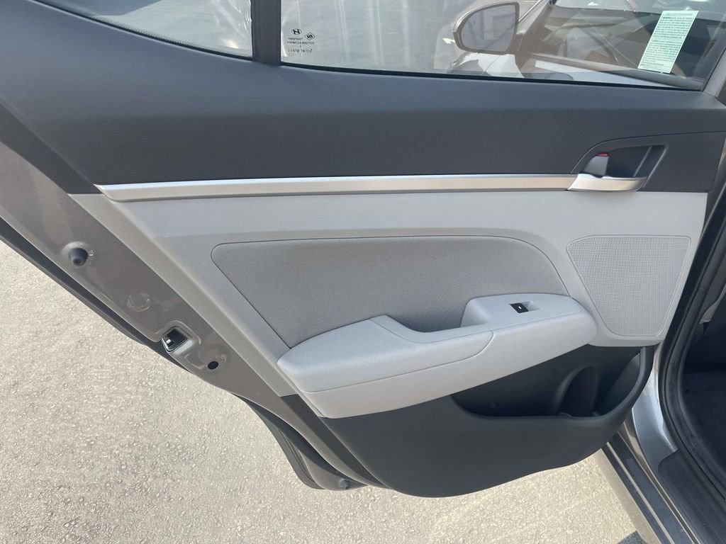 Used 2020 Hyundai Elantra SEL FWD image 18
