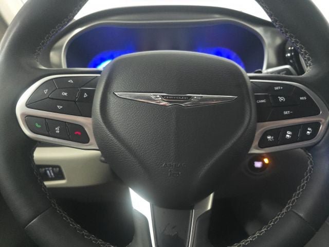 Used 2024 Chrysler Pacifica Touring-L FWD image 17