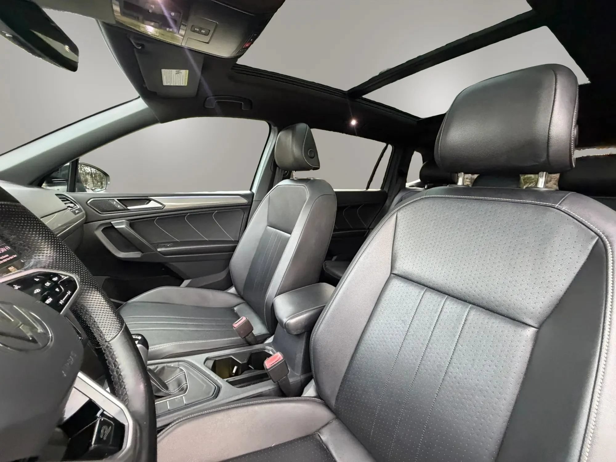 Used 2022 Volkswagen Tiguan SE R-Line FWD image 18