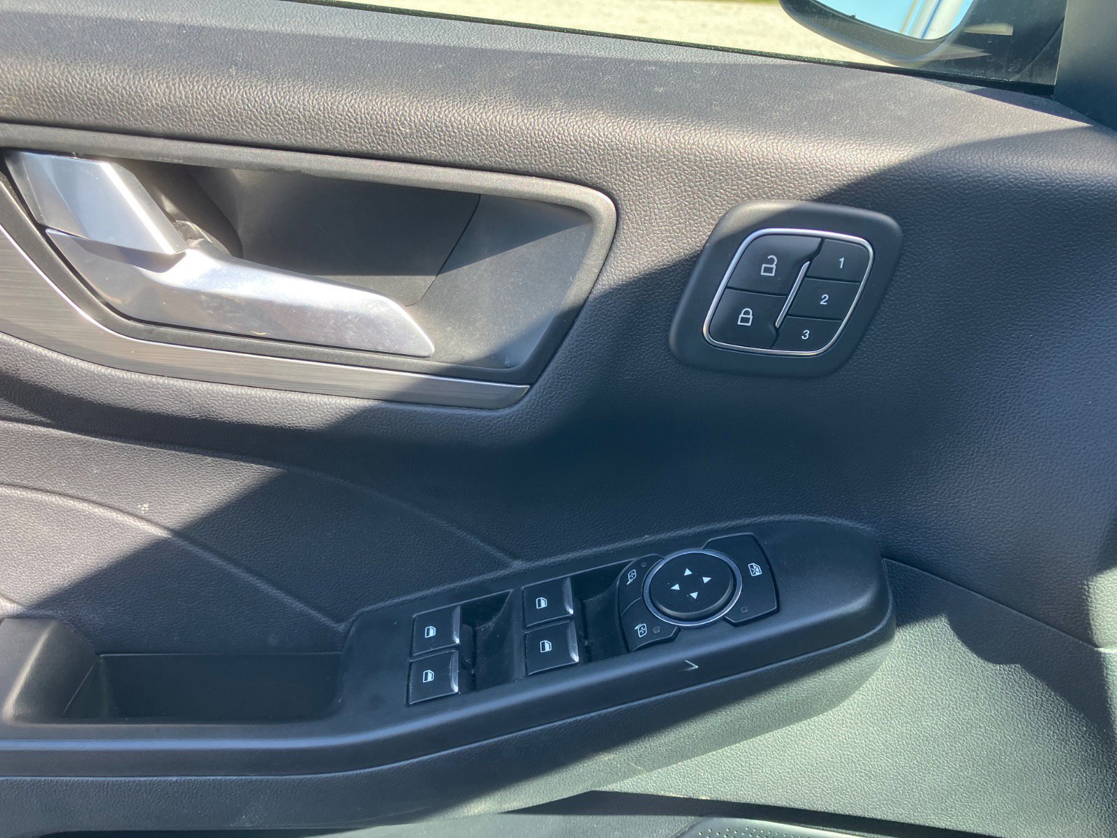Used 2021 Ford Escape Titanium AWD/4WD image 18