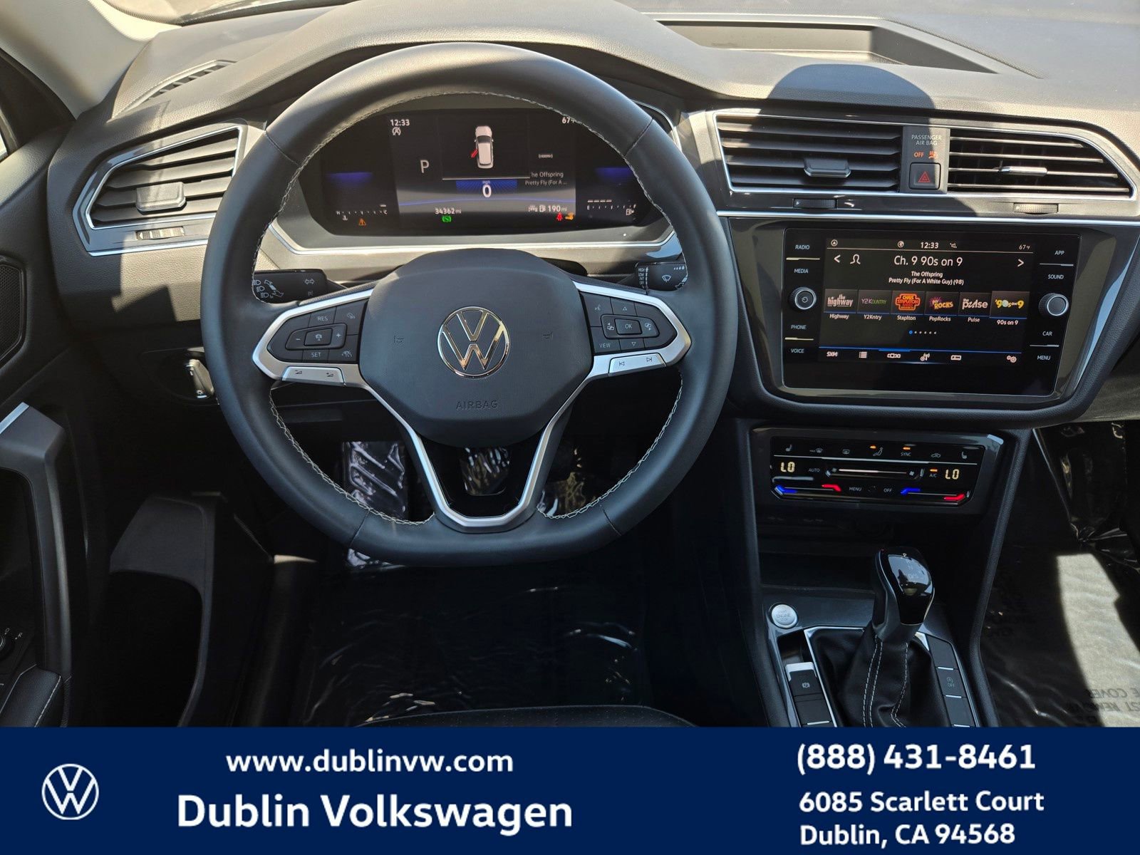 Used 2023 Volkswagen Tiguan SE w/ Panoramic Sunroof Package FWD image 14