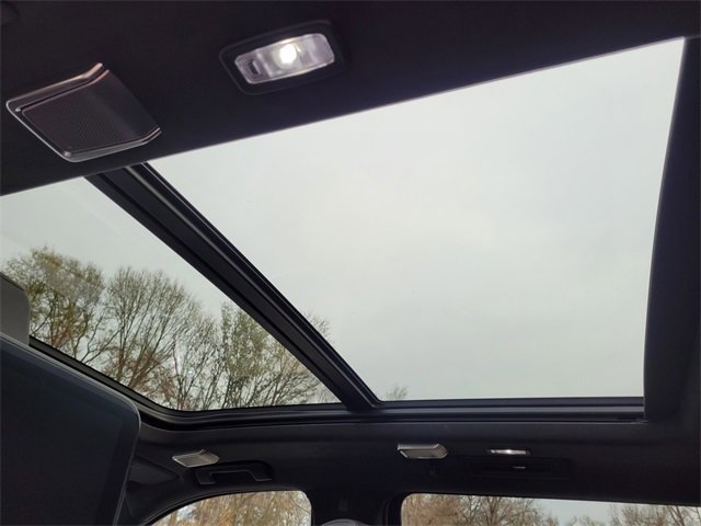 Used 2025 Cadillac Escalade ESV V image 22