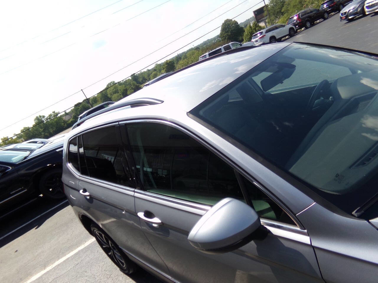 Used 2021 Volkswagen Tiguan SE image 43