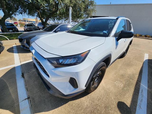 Used 2021 Toyota RAV4 LE FWD image 3