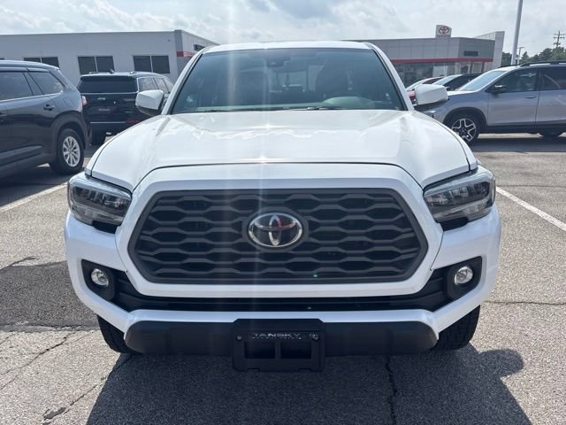 Used 2020 Toyota Tacoma TRD Off-Road w/ TRD Premium Off Road Package AWD/4WD image 2