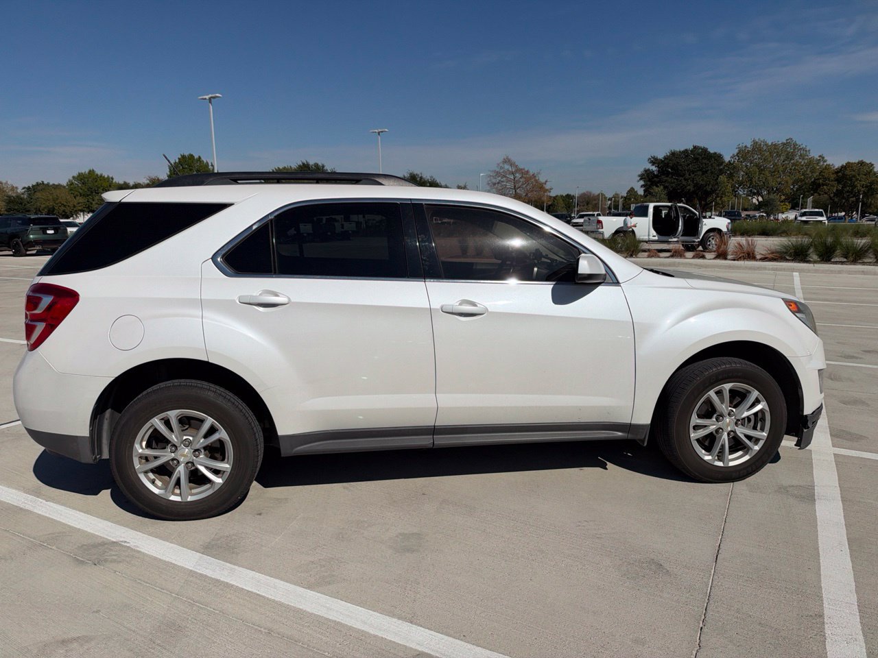 Used 2017 Chevrolet Equinox LT w/ Convenience Package FWD image 4