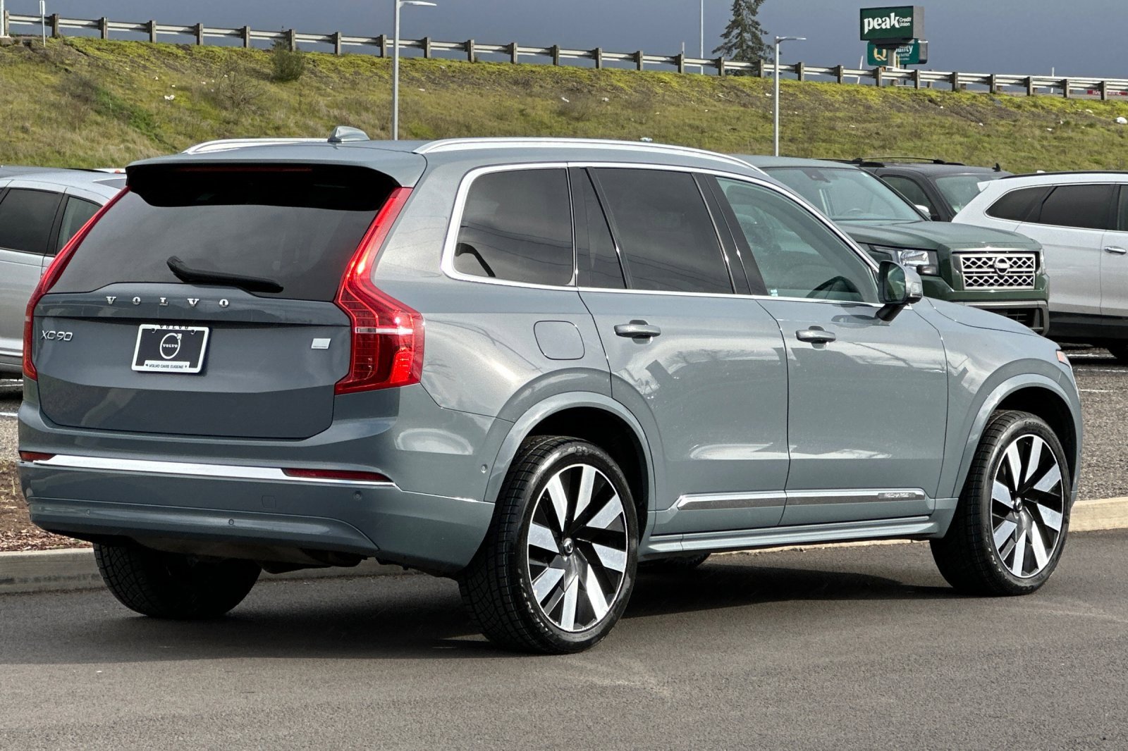 Used 2023 Volvo XC90 T8 Ultimate image 3