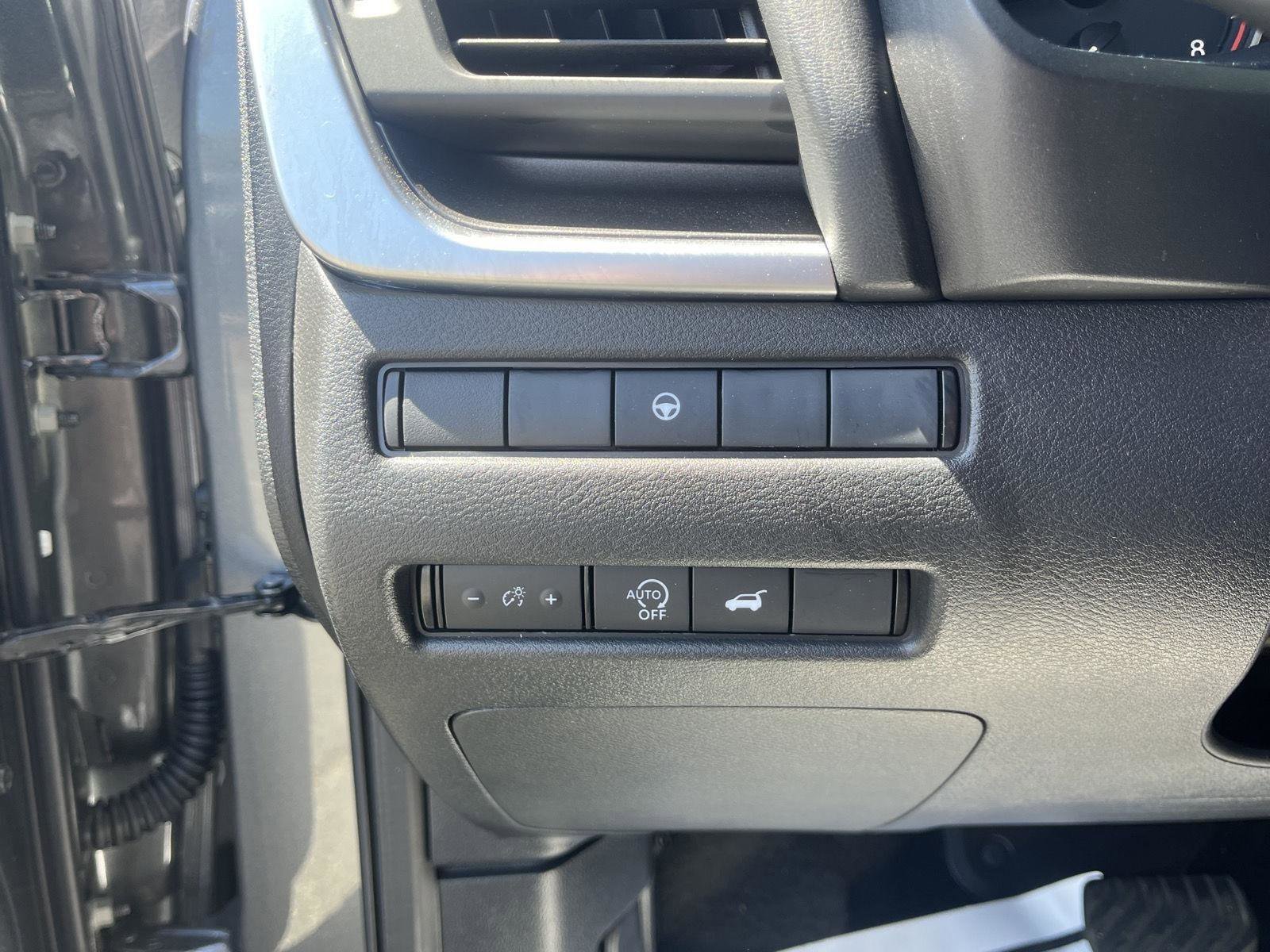 Certified 2025 Nissan Rogue SV AWD/4WD image 29