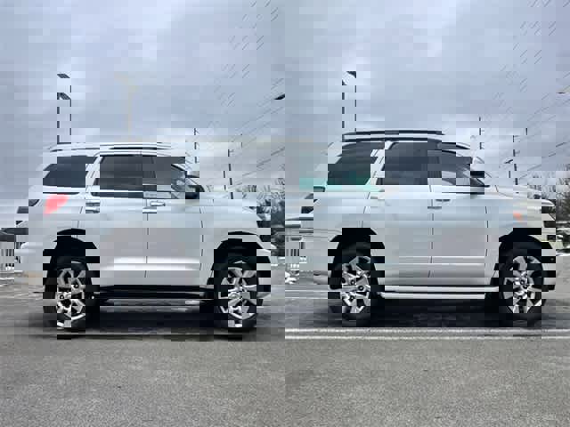 Used 2017 Toyota Sequoia Platinum image 3