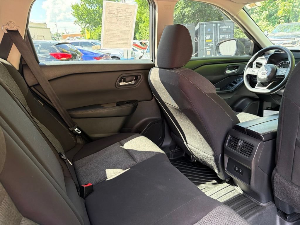Used 2024 Nissan Rogue SV AWD/4WD image 13