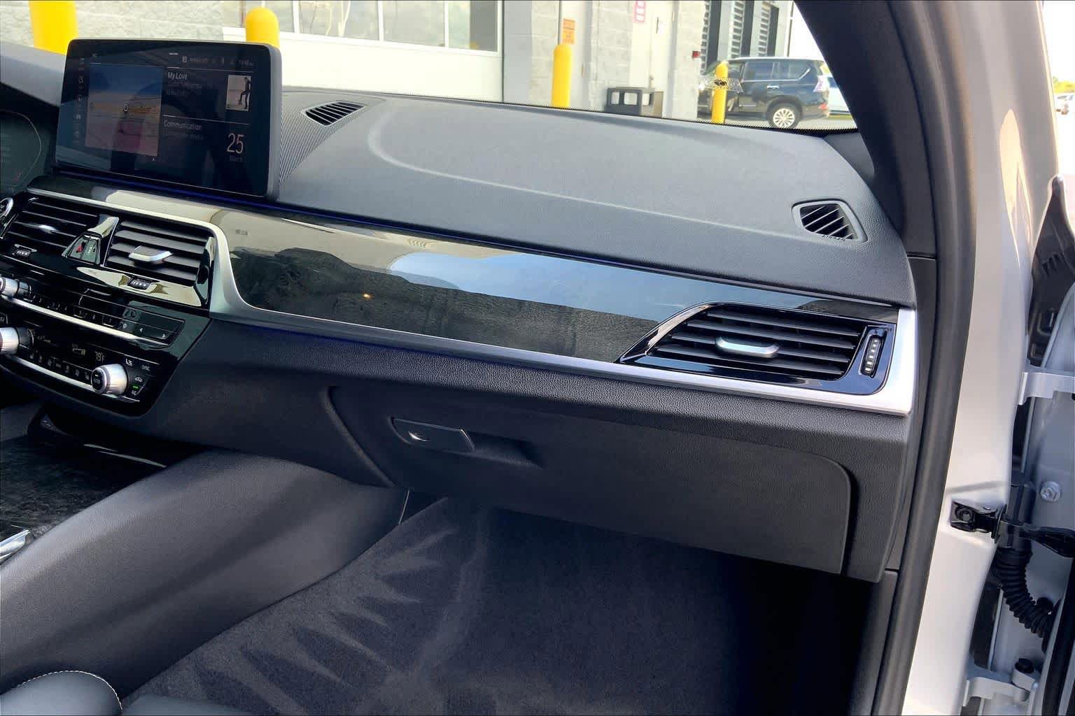 Used 2021 BMW 530i w/ Premium Package RWD image 17