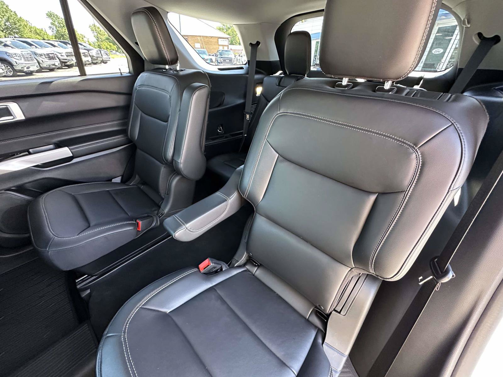 Certified 2022 Ford Explorer XLT w/ Equipment Group 202A AWD/4WD image 24