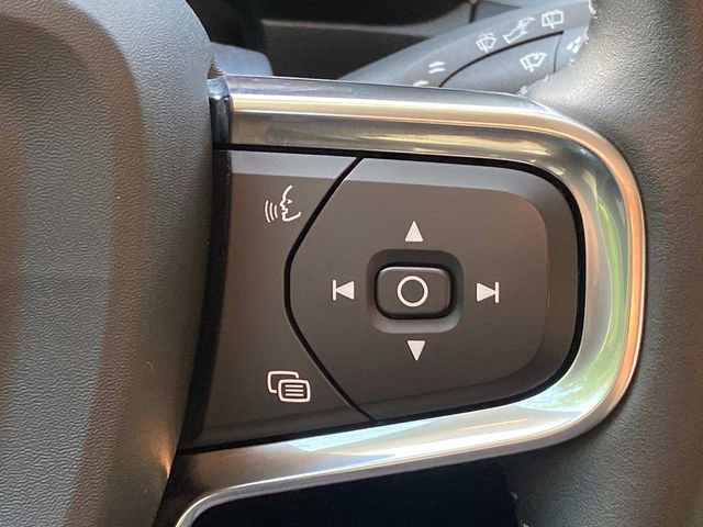 Used 2021 Volvo XC40 T5 Momentum image 19