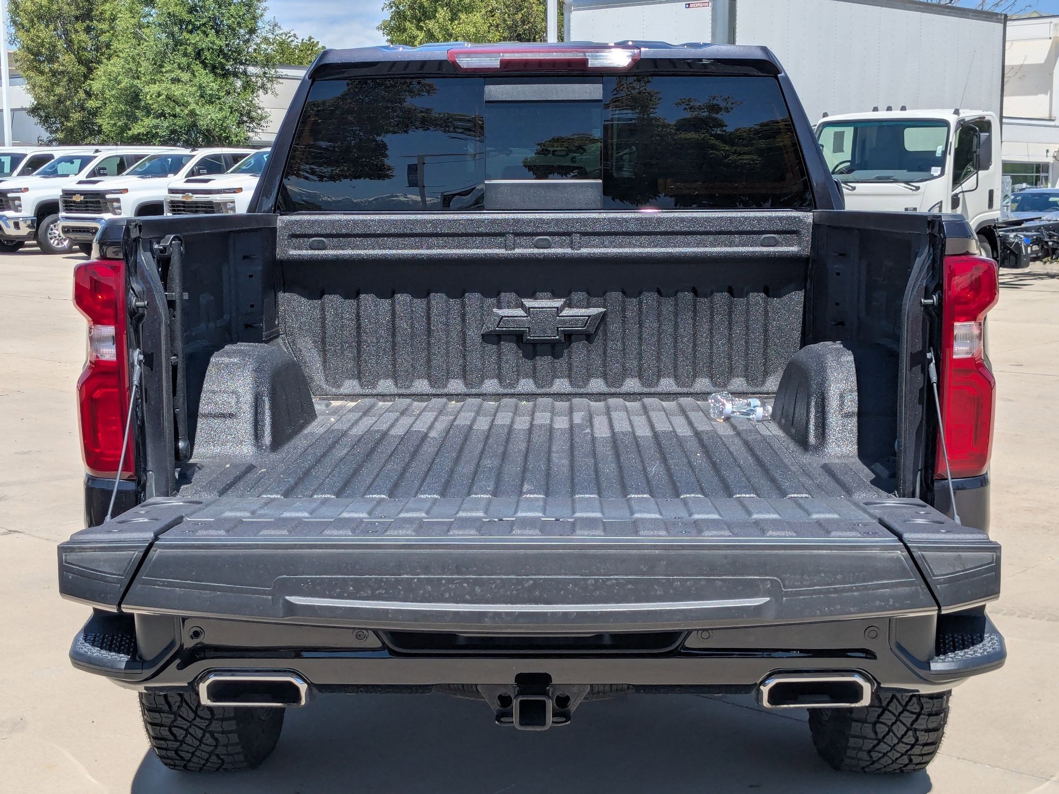 Used 2024 Chevrolet Silverado 1500 LT Trail Boss w/ LT Trail Boss Premium Package AWD/4WD image 30