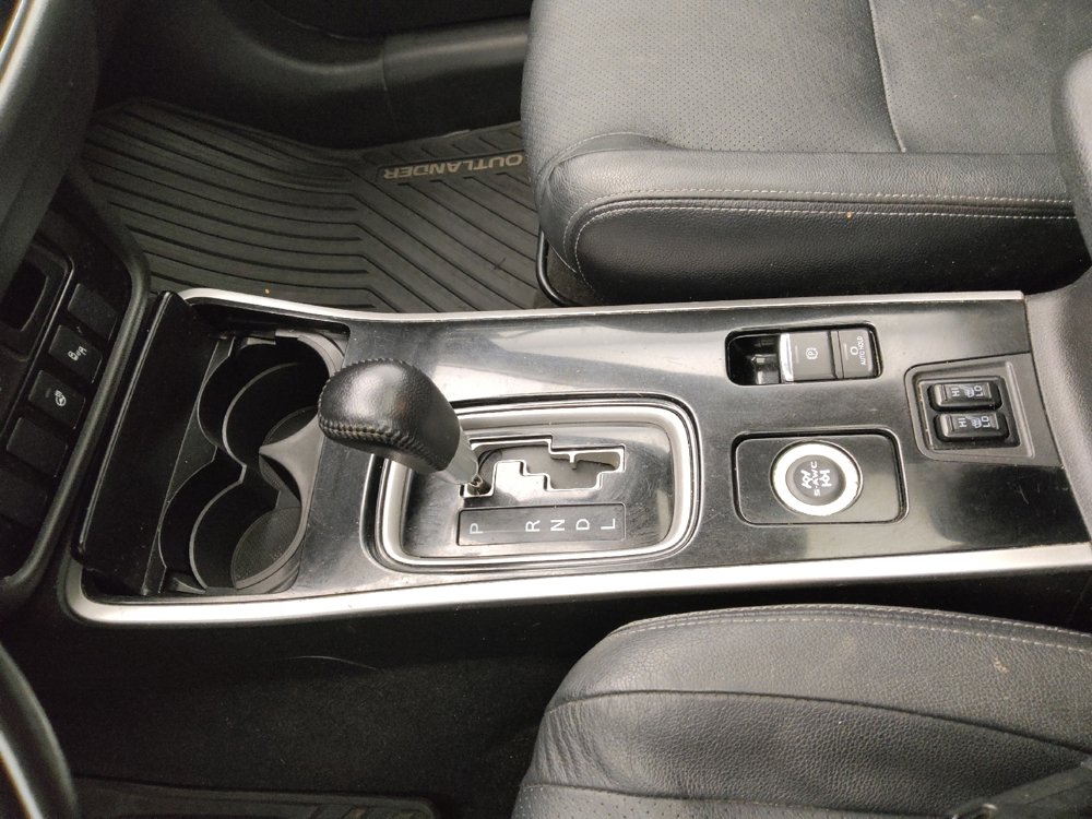 Used 2017 Mitsubishi Outlander GT image 26