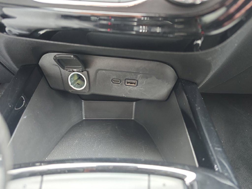 Used 2025 Chevrolet Trax LT w/ LT Convenience Package FWD image 31