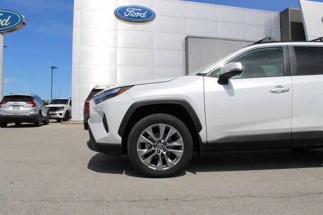 Used 2023 Toyota RAV4 XLE Premium FWD image 9