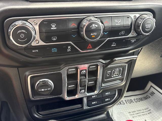 Used 2022 Jeep Wrangler Unlimited Sahara AWD/4WD image 15