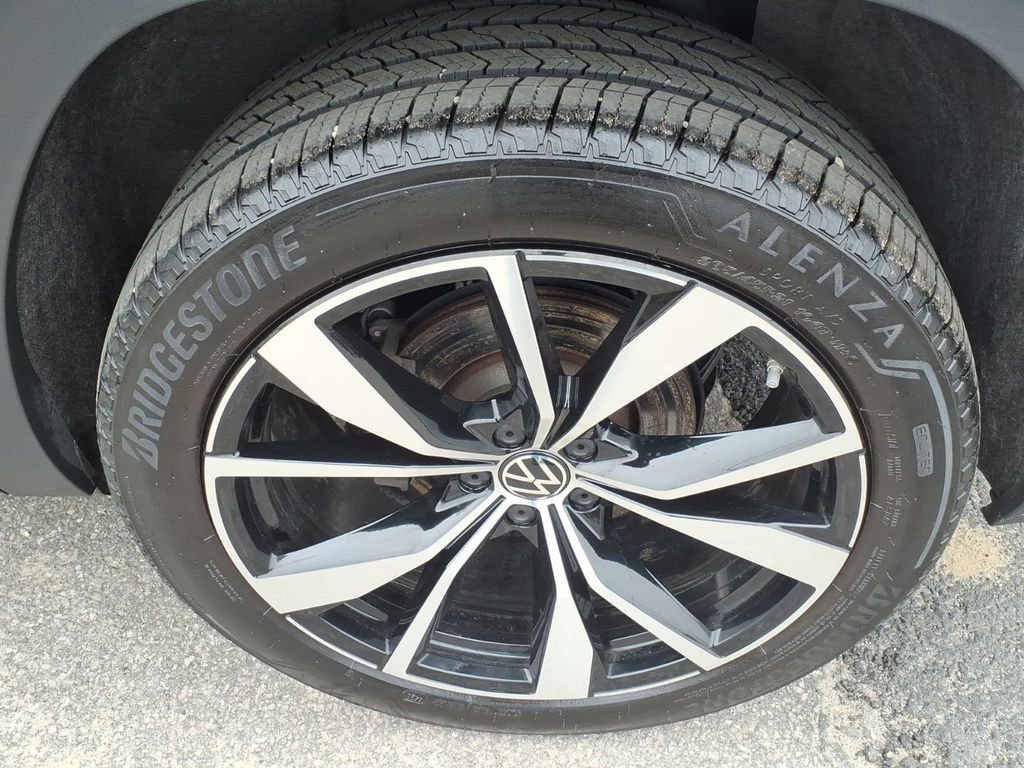 Used 2024 Volkswagen Atlas SEL Premium R-Line AWD/4WD image 9