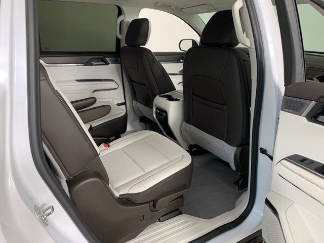 Used 2024 GMC Acadia Denali w/ Super Cruise Package image 41