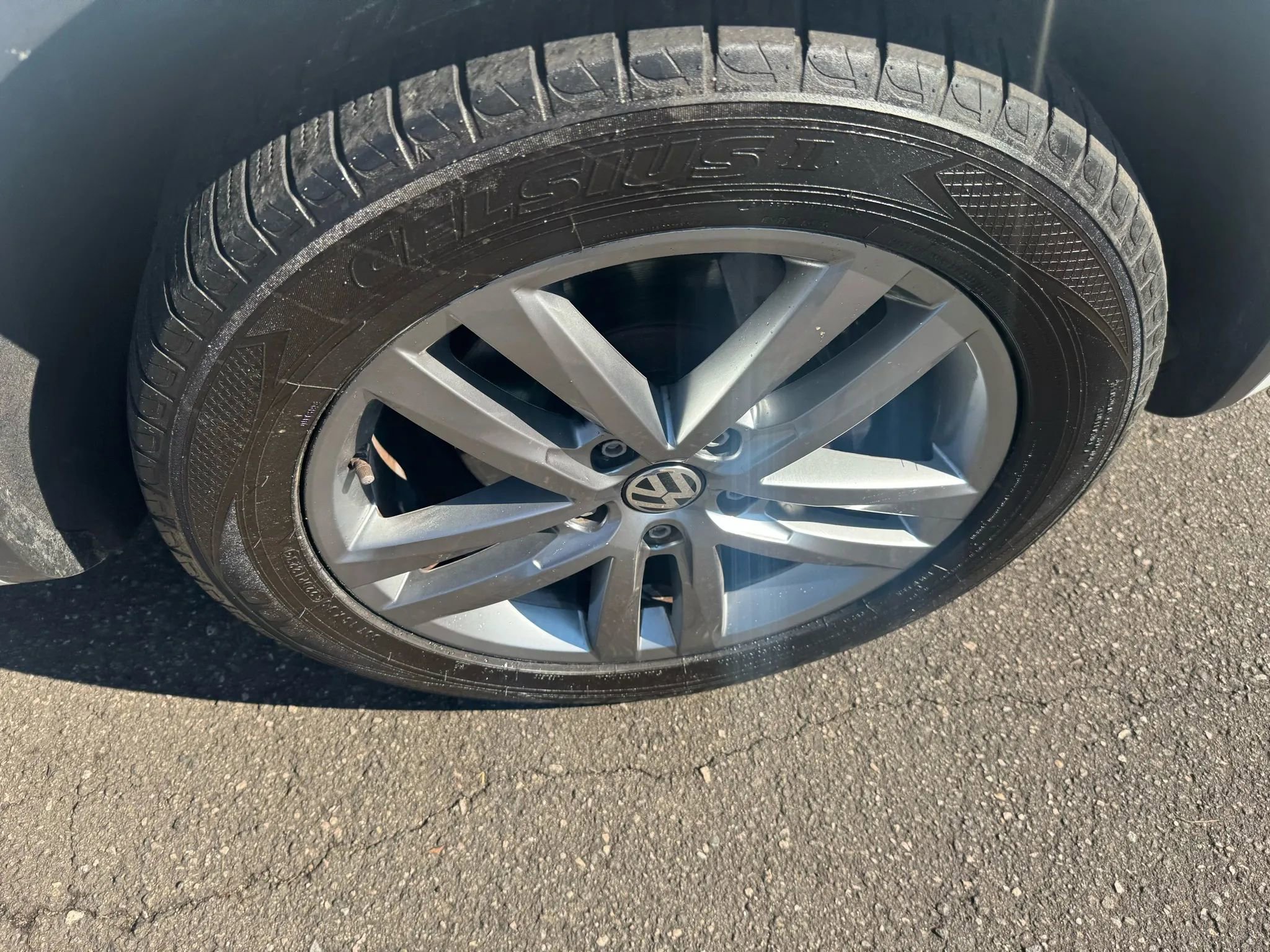 Used 2015 Volkswagen Touareg VR6 image 13