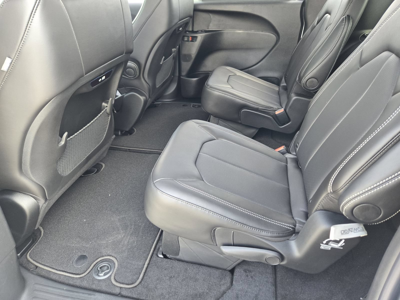 New 2026 Chrysler Pacifica Select AWD/4WD image 23