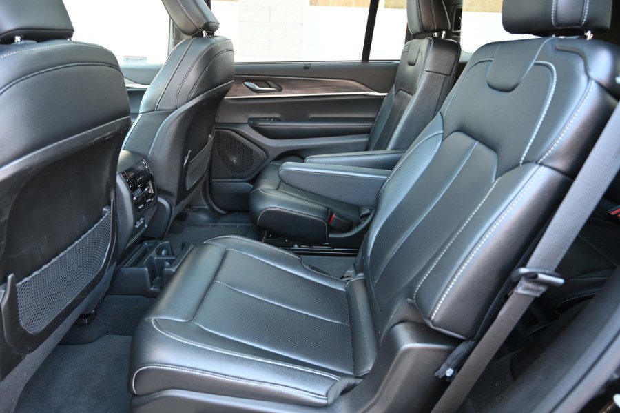 Used 2024 Jeep Grand Cherokee L Limited w/ Luxury Tech Group II AWD/4WD image 19