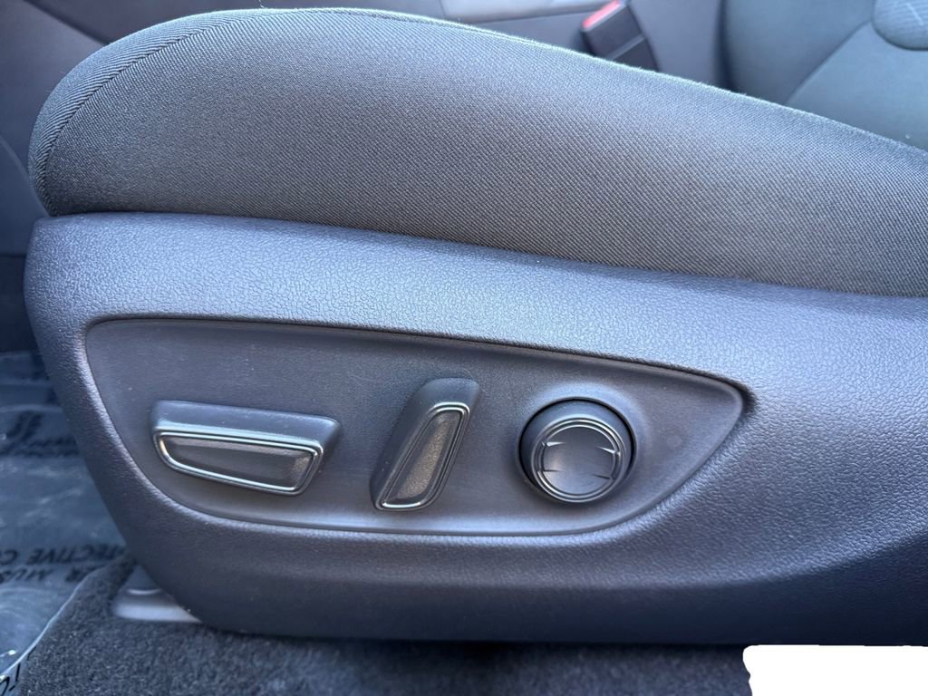 Used 2025 Toyota RAV4 XLE image 10