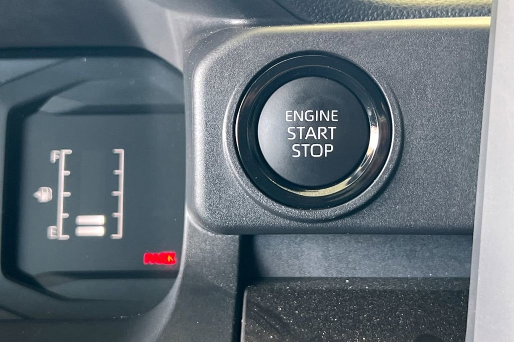 Certified 2025 Toyota Tacoma SR5 AWD/4WD image 25