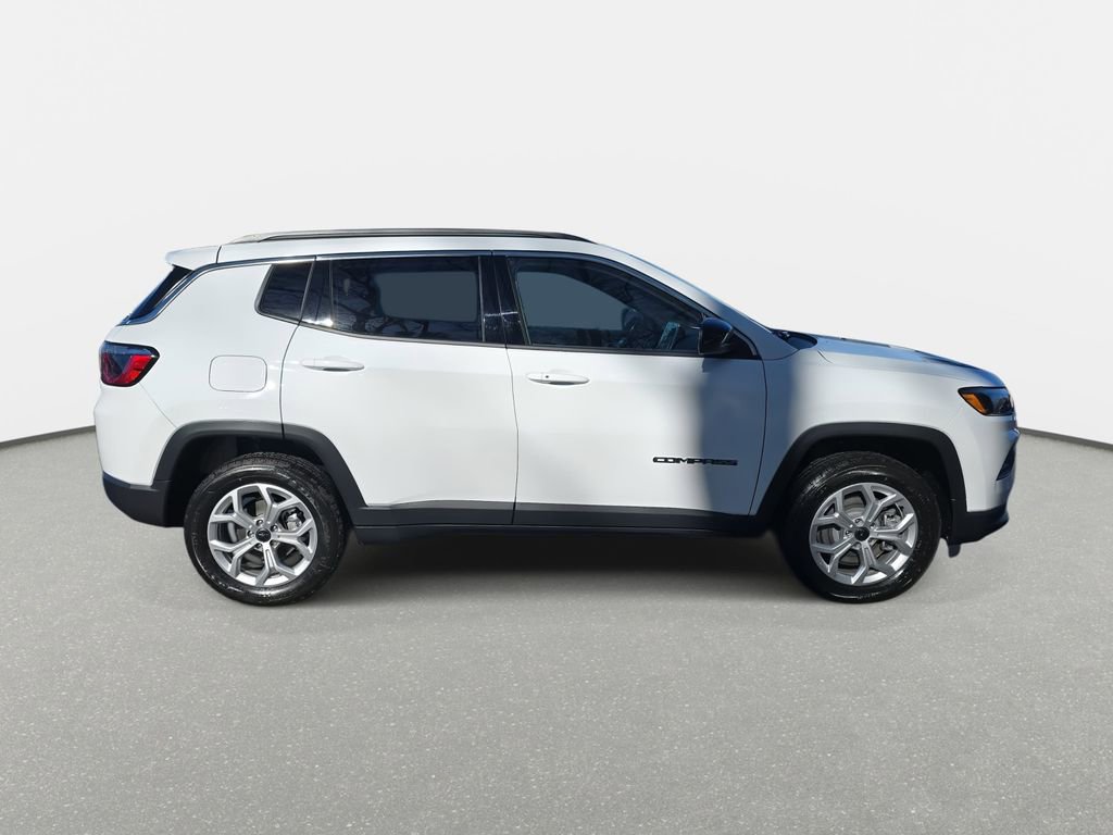 New 2026 Jeep Compass Latitude image 4