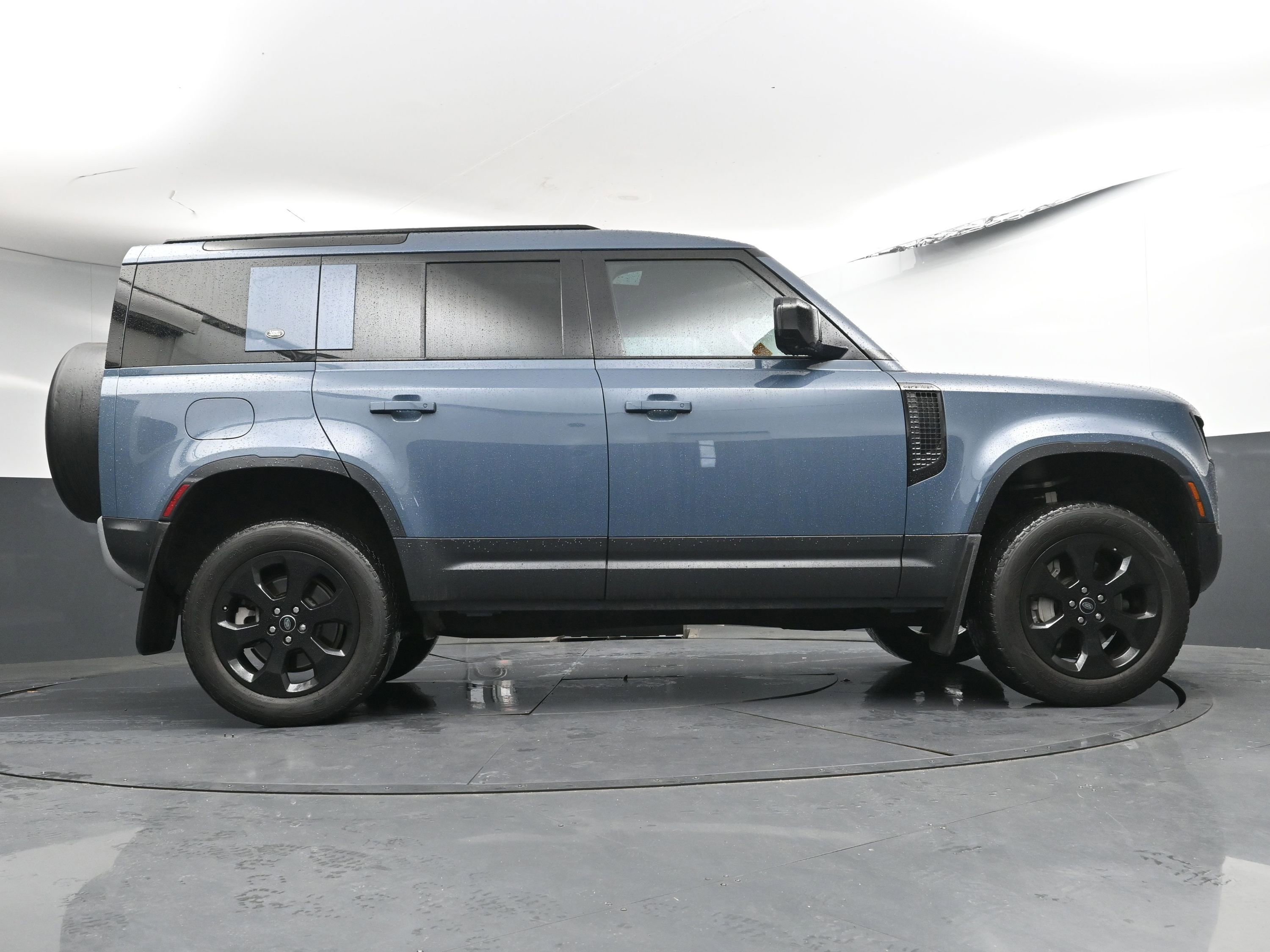 Used 2020 Land Rover Defender 110 HSE image 24