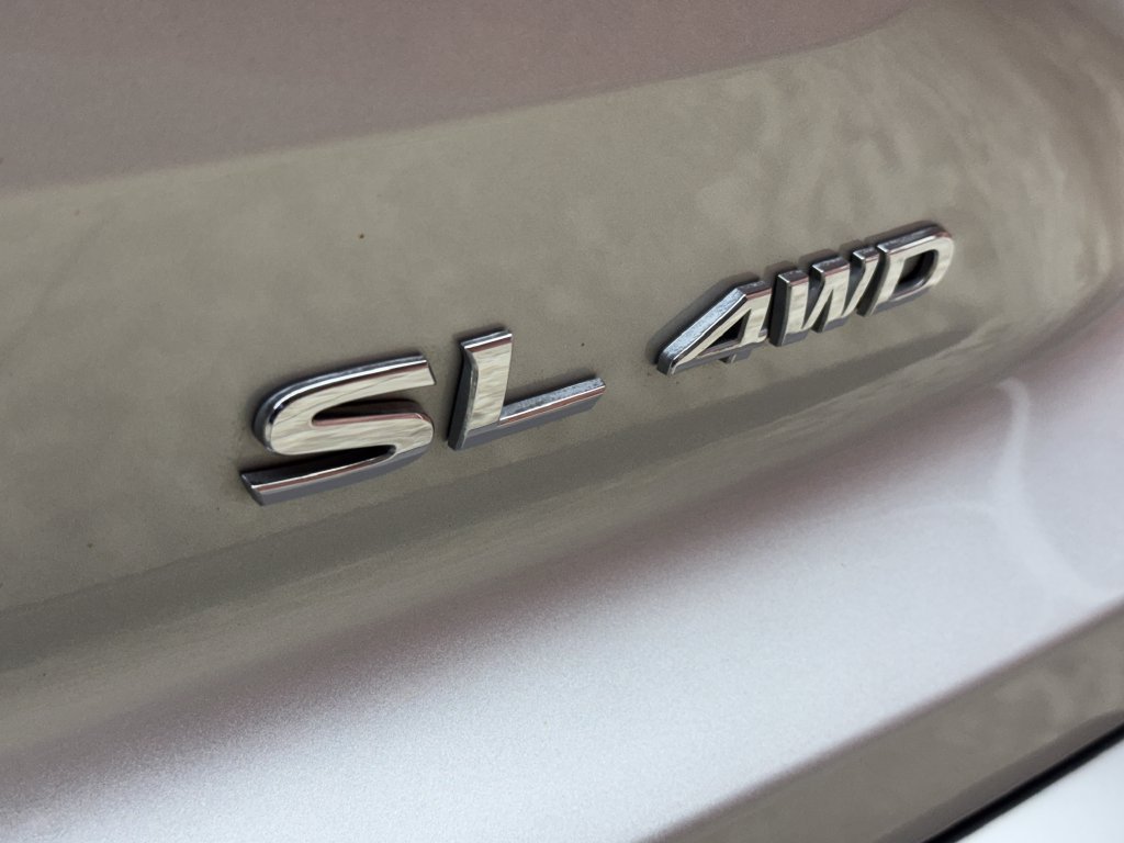 Used 2025 Nissan Pathfinder SL AWD/4WD image 3