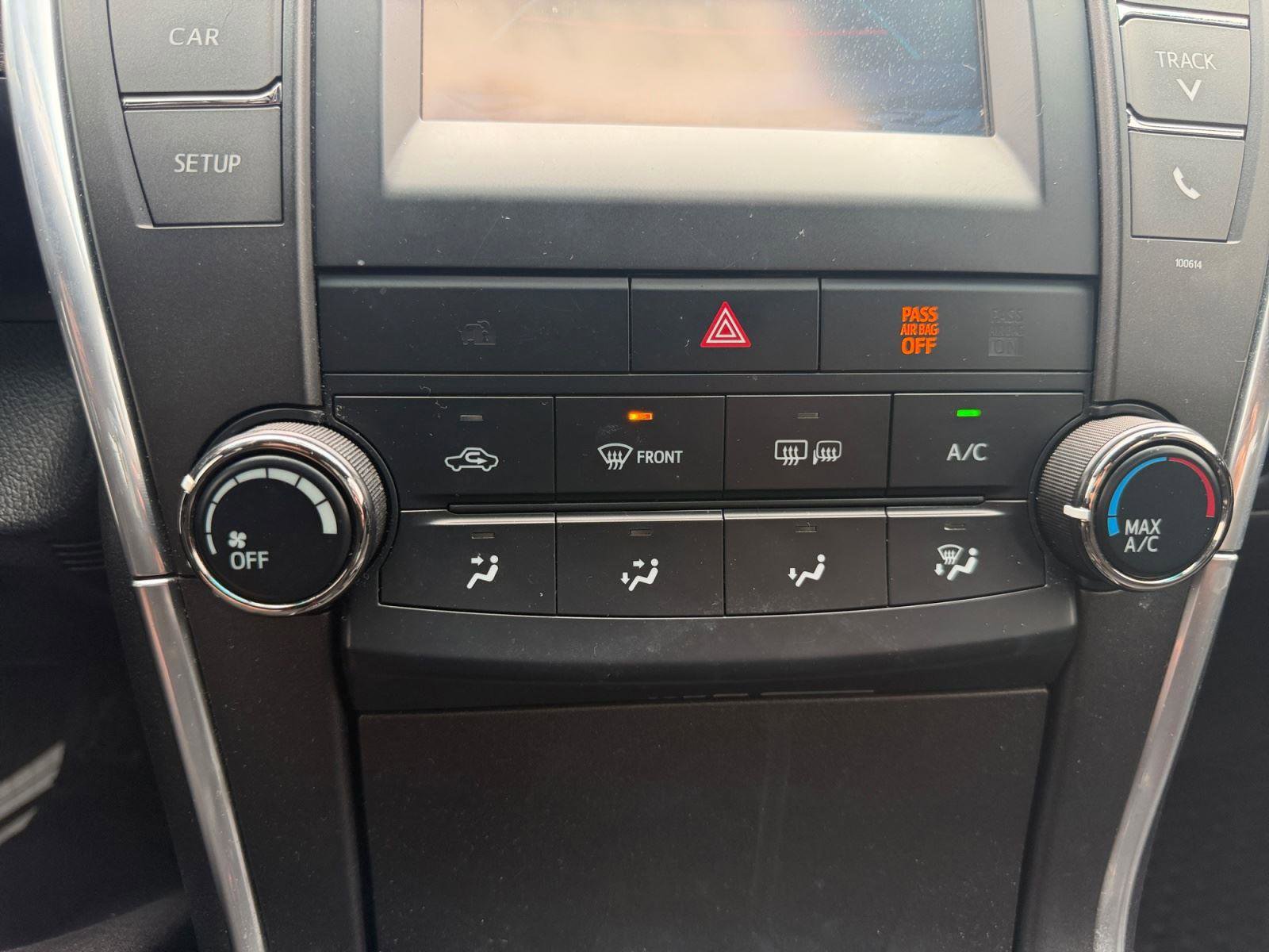 Used 2016 Toyota Camry SE FWD image 19
