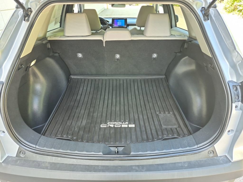 Used 2024 Toyota Corolla Cross LE image 11
